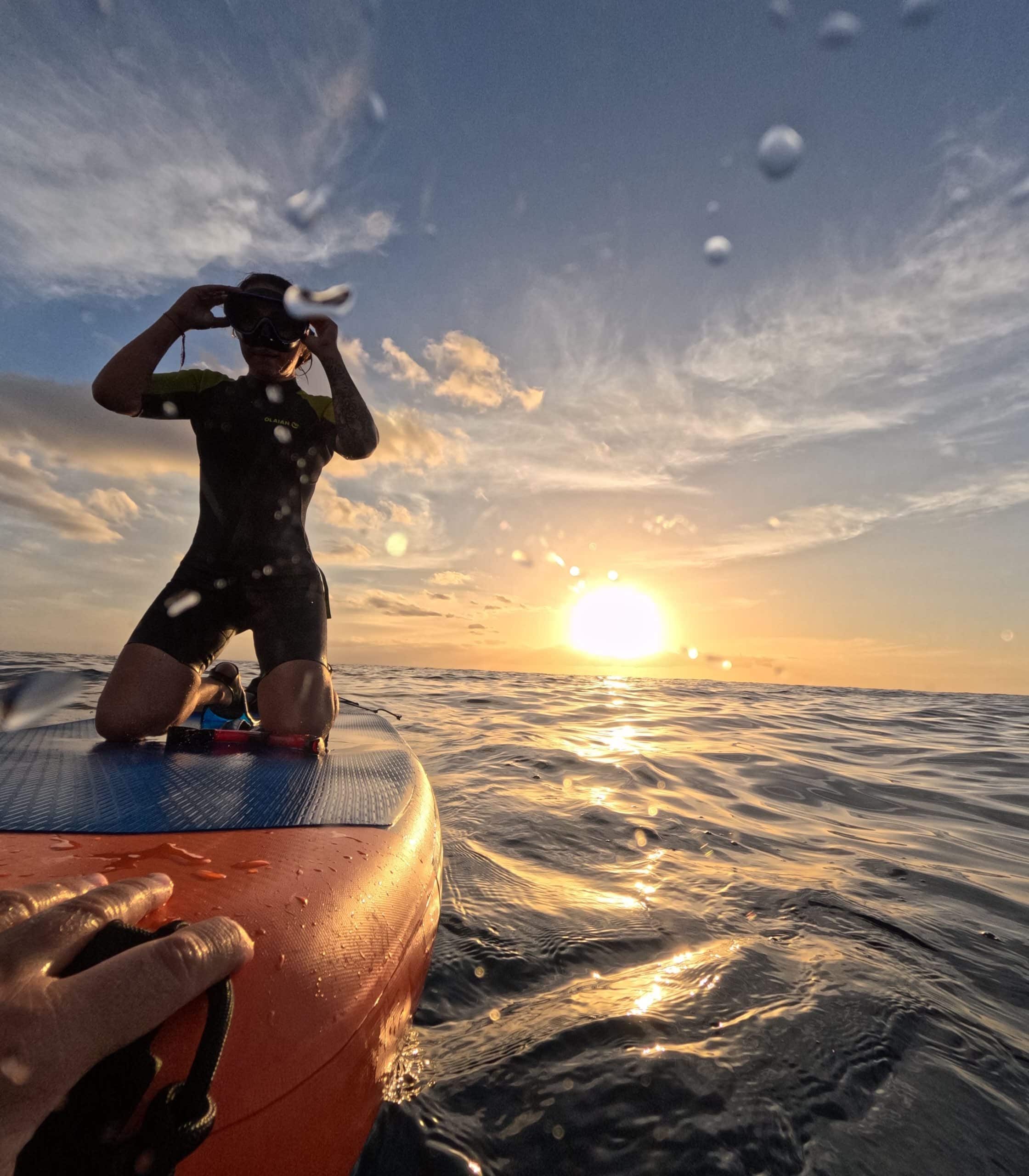 Grupo de exploradores en kayak